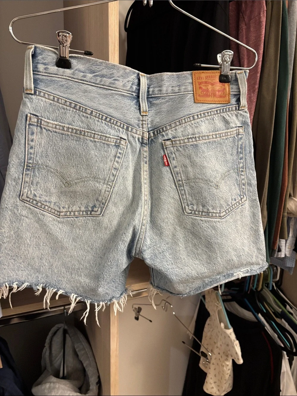 Levis button close